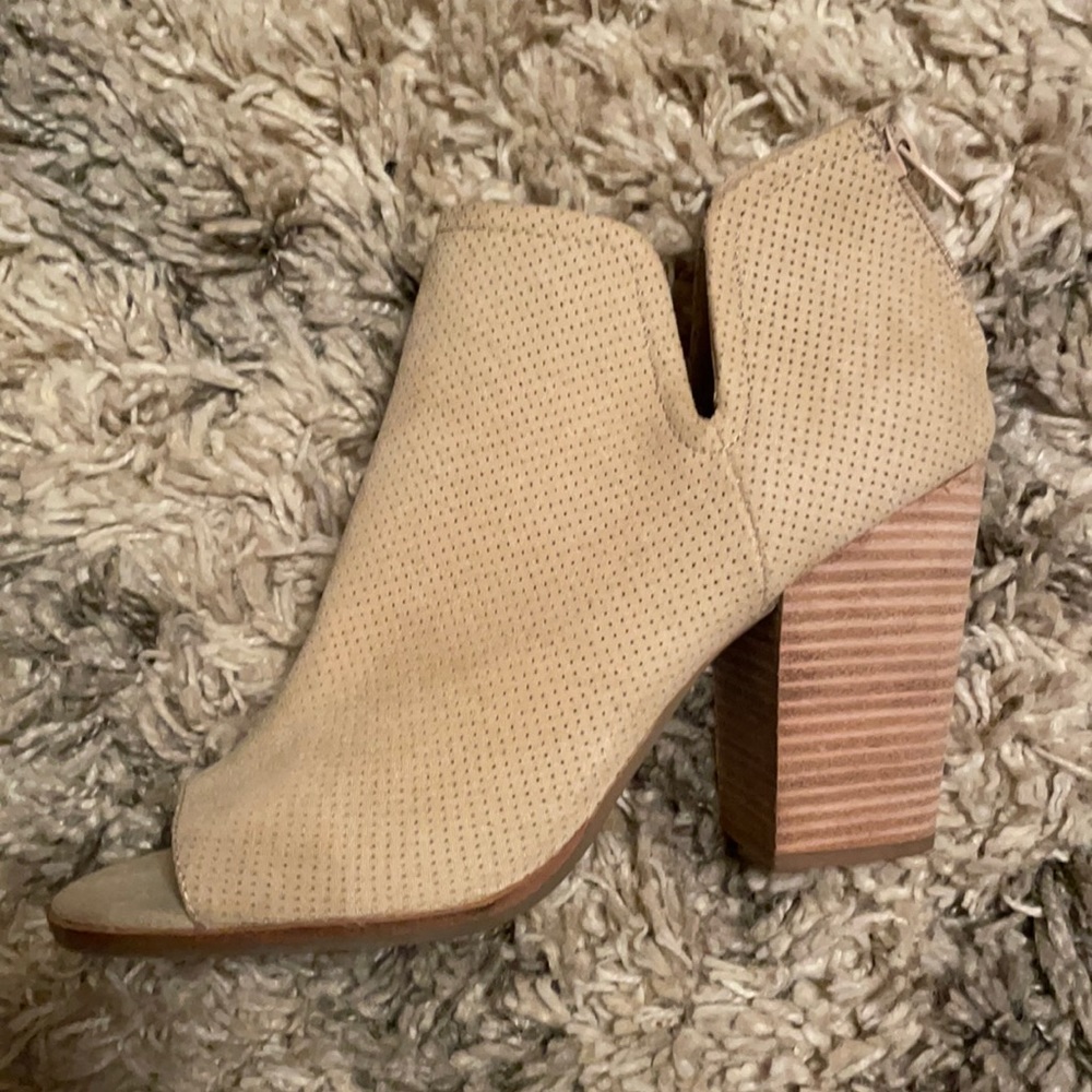 Dolce Vita Harem Peep Toe Bootie Sand Nubuck size 11